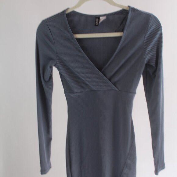 Women's HM V-Neck Body Con Size 2 - Picture 1 of 5